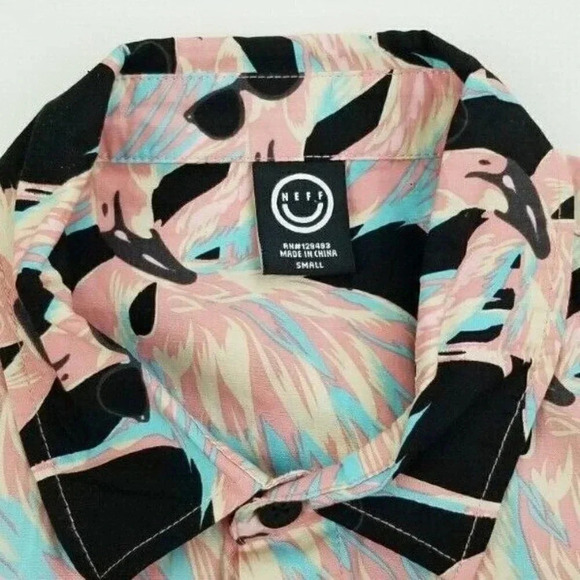 Neff Size Small Men's Pink Flamingo Sunglass Short Sleeve Logo Tag Cotton Shirt - Picture 3 of 11